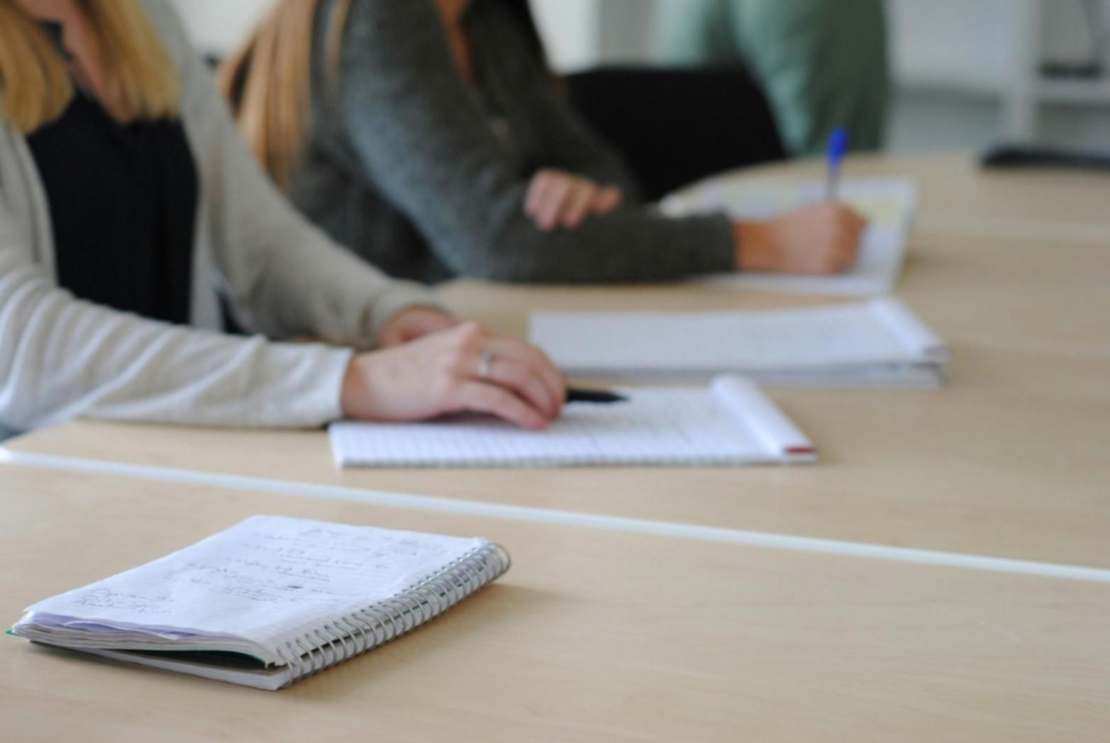 Zespół ekspertów Skillpulsapro podczas sesji planowania finansowego